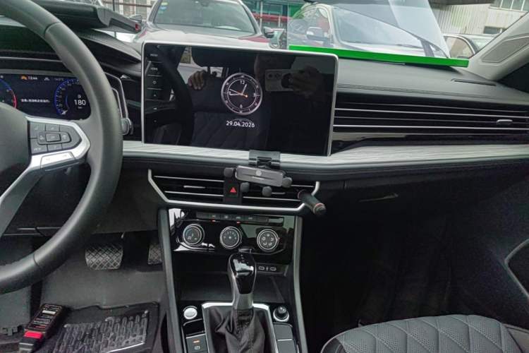 Used Volkswagen Sagitar 2025 Revised Version 2 300TSI DSG Excellence Edition Audio And AC Panel