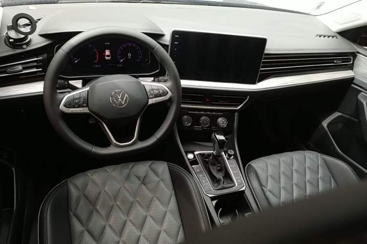 Used Volkswagen Sagitar 2025 Revised Version 2 300TSI DSG Excellence Edition Center Console