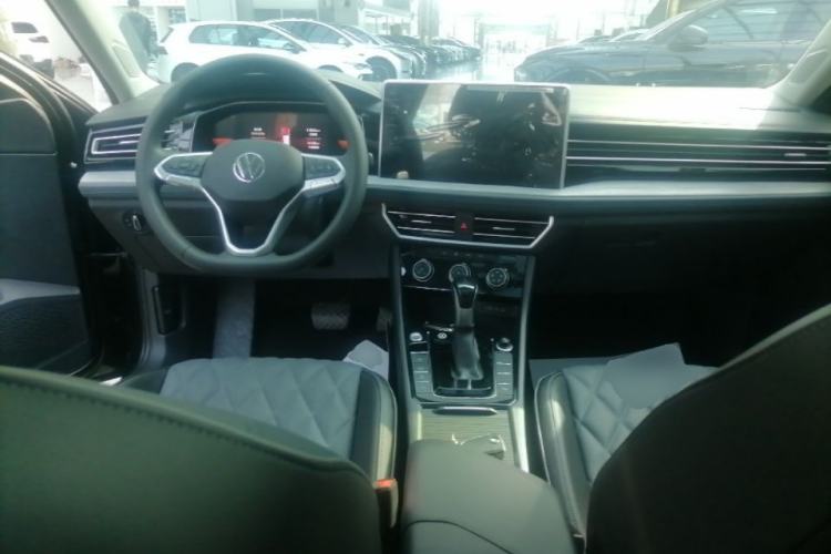 Used Volkswagen Sagitar 2025 300TSI DSG Excellence Edition Center Console