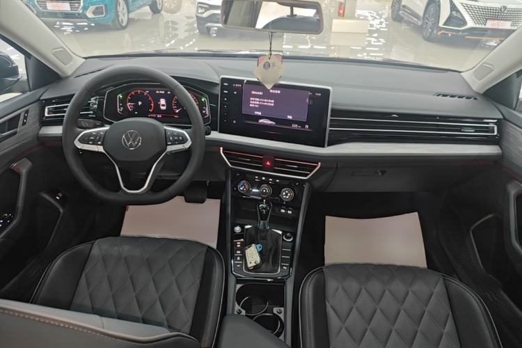 Used Volkswagen Sagitar 2025 300TSI DSG Excellence Edition Center Console