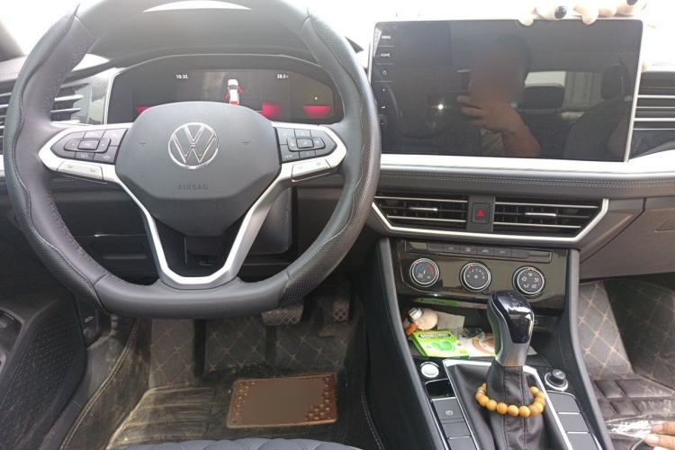 Used Volkswagen Sagitar 2025 300TSI DSG Excellence Edition Center Console