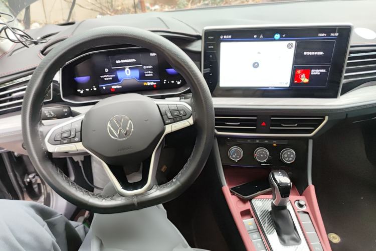Used Volkswagen Sagitar 2025 300TSI DSG Excellence Edition Center Console