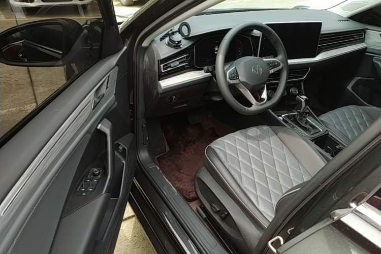 Used Volkswagen Sagitar 2025 Revised Version 2 300TSI DSG Excellence Edition Driver Seat