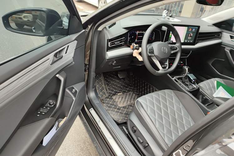 Used Volkswagen Sagitar 2025 300TSI DSG Excellence Edition Driver Seat