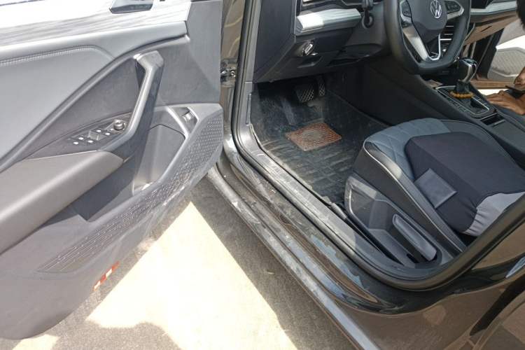 Used Volkswagen Sagitar 2025 300TSI DSG Excellence Edition Driver Seat
