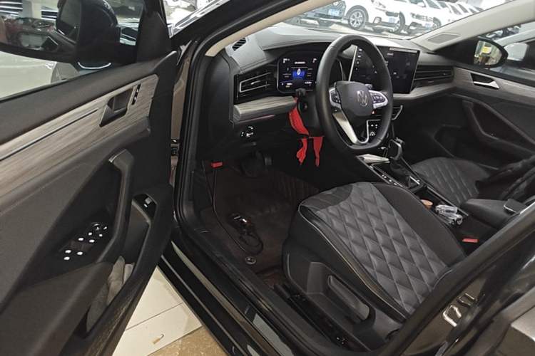 Used Volkswagen Sagitar 2025 Revised Version 2 300TSI DSG Excellence Edition Driver Seat
