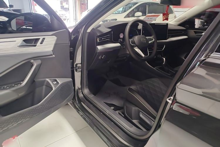 Used Volkswagen Sagitar 2025 300TSI DSG Excellence Edition Driver Seat