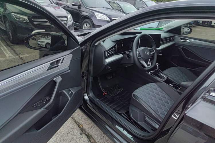 Used Volkswagen Sagitar 2025 Revised Version 2 300TSI DSG Excellence Edition Driver Seat