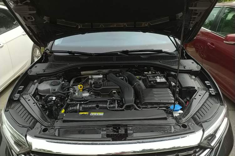 Used Volkswagen Sagitar 2025 Revised Version 2 300TSI DSG Excellence Edition Engine Bay
