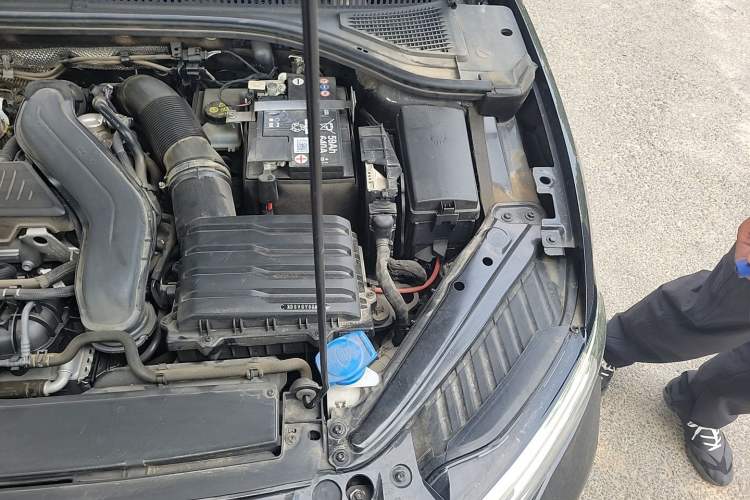 Used Volkswagen Sagitar 2025 300TSI DSG Excellence Edition Engine Bay Left