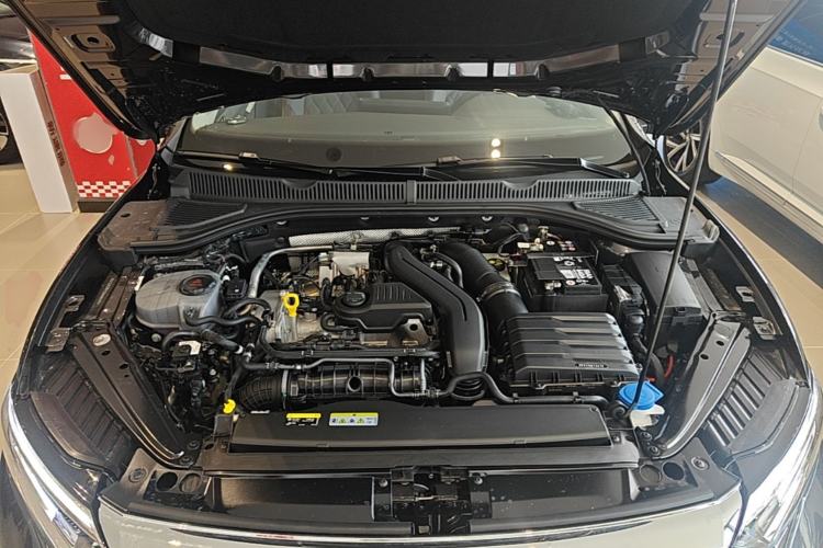 Used Volkswagen Sagitar 2025 Revised Version Three 300TSI DSG Excellence Edition Engine Bay