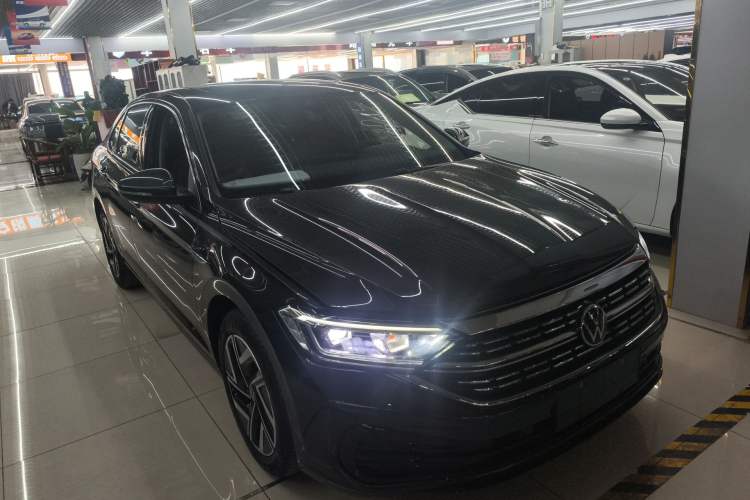 Used Volkswagen Sagitar 2025 300TSI DSG Excellence Edition Front Right 45 Deg