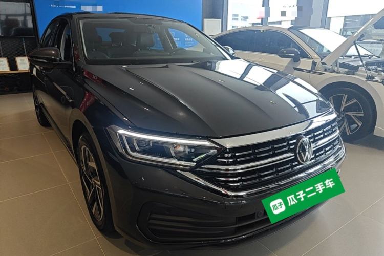 Used Volkswagen Sagitar 2025 Revised Version Three 300TSI DSG Excellence Edition Front Right 45 Deg