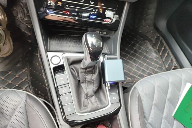 Used Volkswagen Sagitar 2025 300TSI DSG Excellence Edition Gear Lever