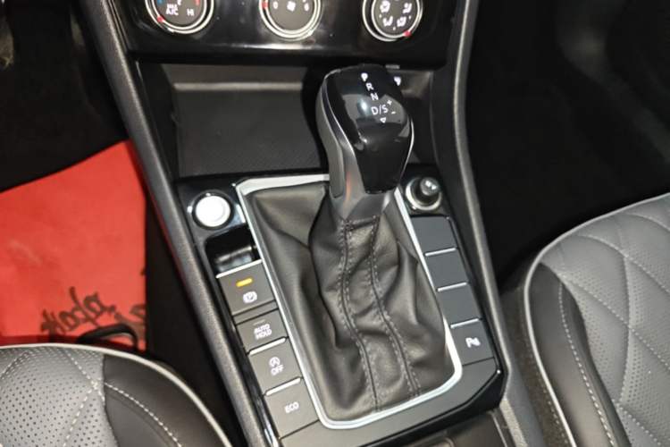 Used Volkswagen Sagitar 2025 Revised Version 2 300TSI DSG Excellence Edition Gear Lever