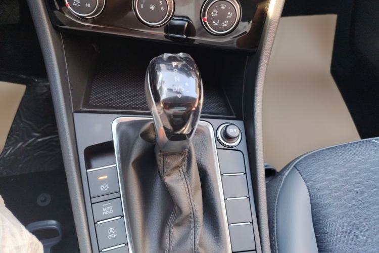 Used Volkswagen Sagitar 2025 Facelift 200TSI DSG Flyover Edition Gear Lever