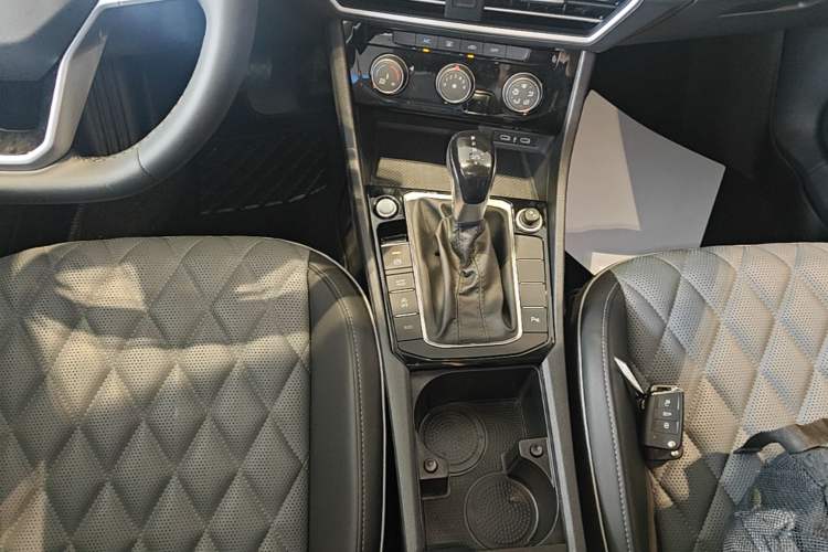 Used Volkswagen Sagitar 2025 Revised Version Three 300TSI DSG Excellence Edition Gear Lever