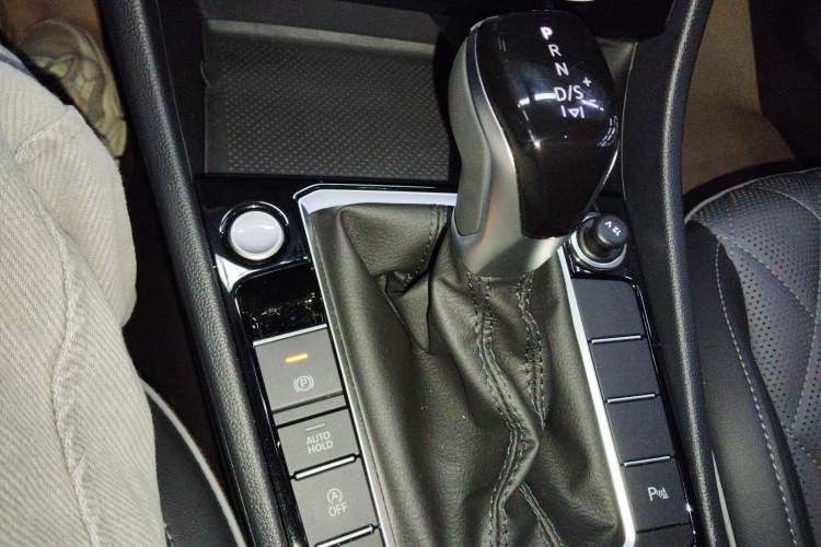 Used Volkswagen Sagitar 2025 Revised Version Three 300TSI DSG Excellence Edition Gear Lever