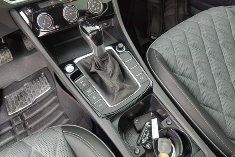 Used Volkswagen Sagitar 2025 Revised Version 2 300TSI DSG Excellence Edition Gear Lever