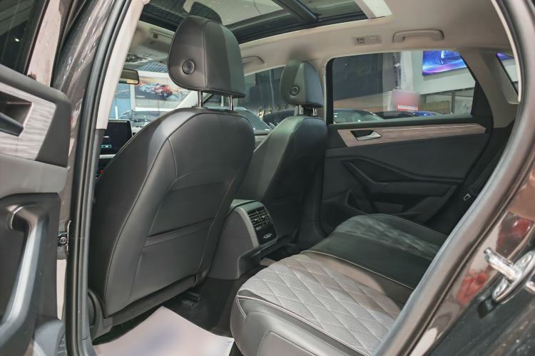 Used Volkswagen Sagitar 2025 Revised 300TSI DSG Excellence Edition Interior 7