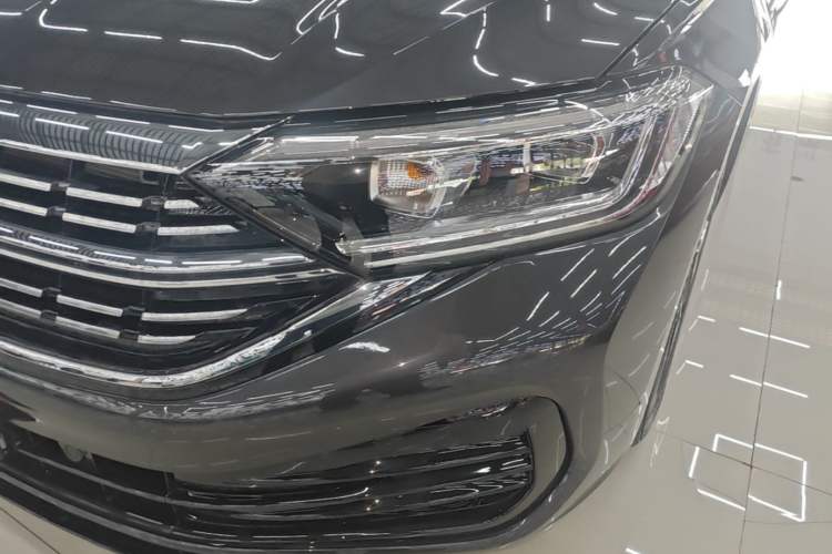 Used Volkswagen Sagitar 2025 300TSI DSG Excellence Edition Left Front Headlight