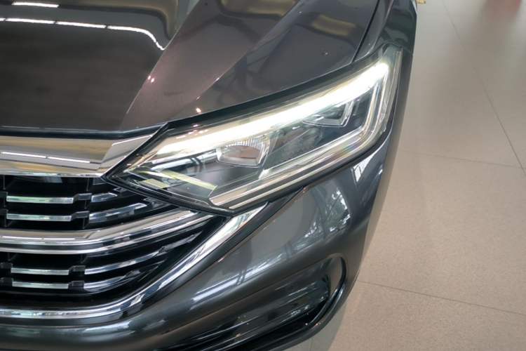 Used Volkswagen Sagitar 2025 300TSI DSG Excellence Edition Left Front Headlight