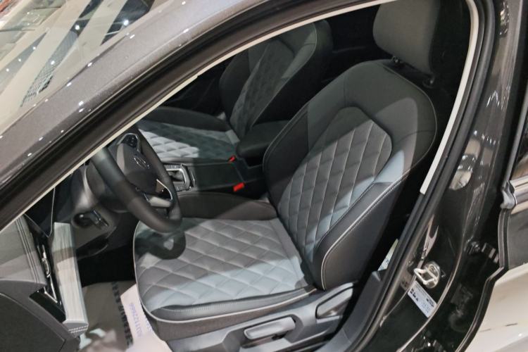 Used Volkswagen Sagitar 2025 Revised 300TSI DSG Excellence Edition Left Front Seat