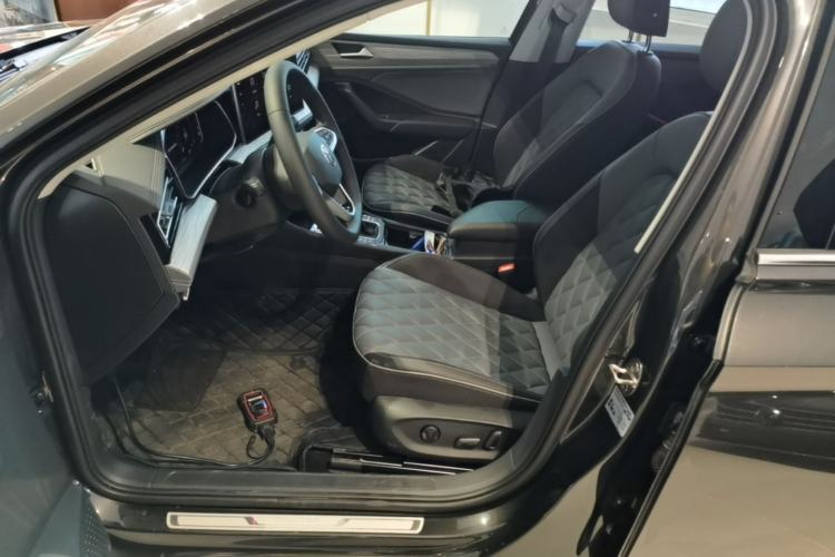 Used Volkswagen Sagitar 2025 Facelifted 300TSI DSG Excellence Edition Left Front Seat