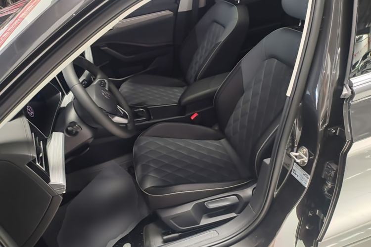 Used Volkswagen Sagitar 2025 300TSI DSG Excellence Edition Left Front Seat