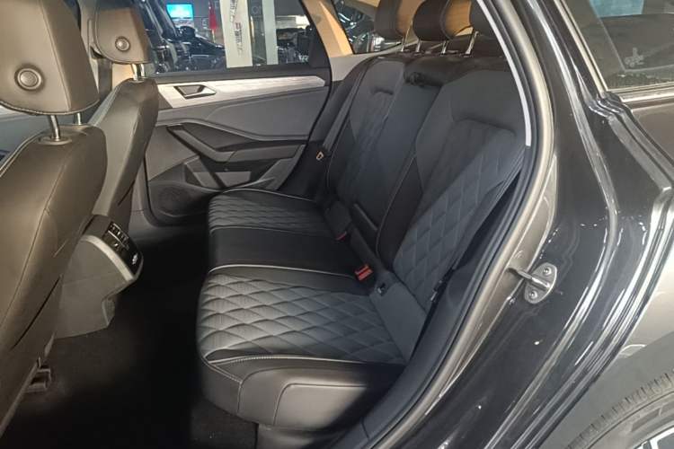 Used Volkswagen Sagitar 2025 300TSI DSG Excellence Edition Left Rear Seat