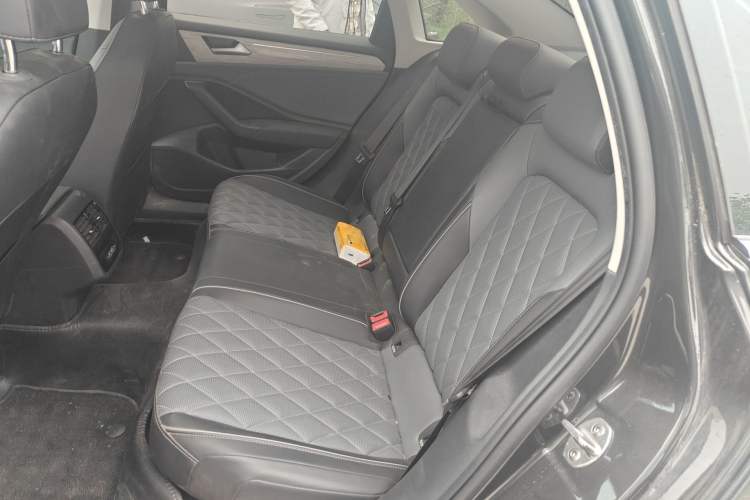 Used Volkswagen Sagitar 2025 300TSI DSG Excellence Edition Left Rear Seat