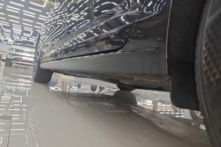 Used Volkswagen Sagitar 2025 300TSI DSG Excellence Edition Left Side Sill