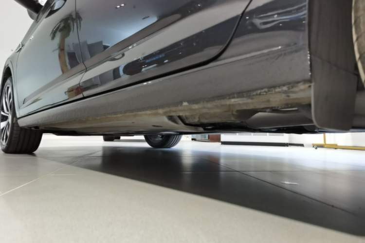 Used Volkswagen Sagitar 2025 Facelifted 300TSI DSG Excellence Edition Left Side Sill