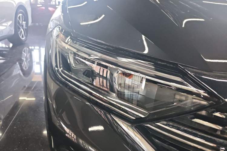 Used Volkswagen Sagitar 2025 Facelift 200TSI DSG Flyover Edition Right Front Headlight