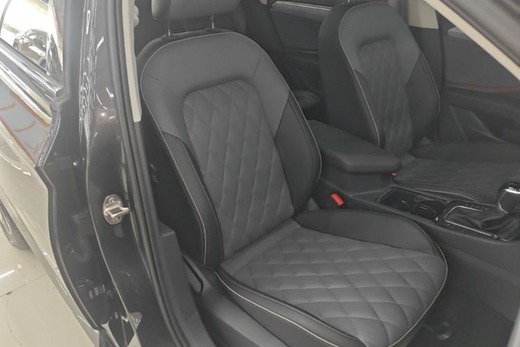Used Volkswagen Sagitar 2025 300TSI DSG Excellence Edition Right Front Seat