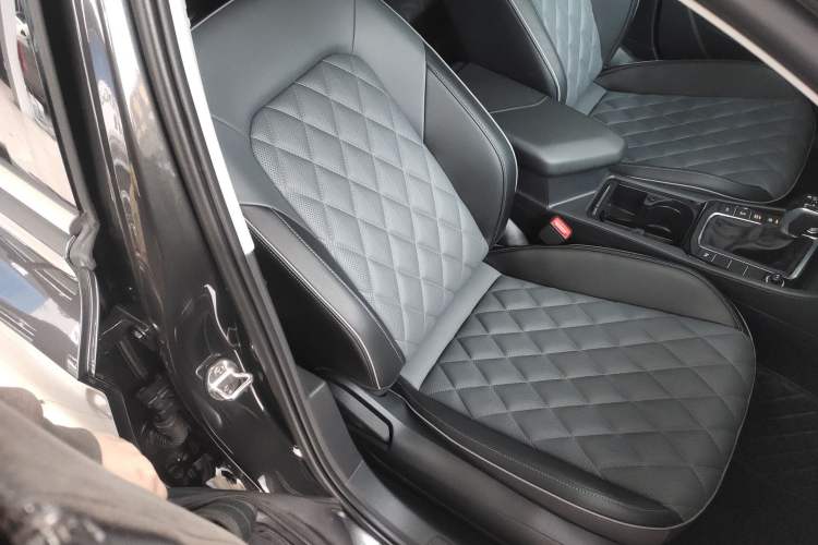 Used Volkswagen Sagitar 2025 300TSI DSG Excellence Edition Right Front Seat
