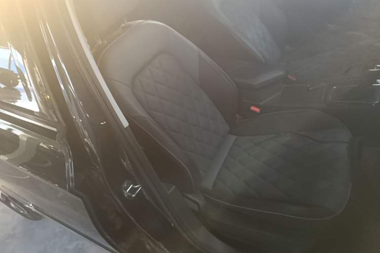 Used Volkswagen Sagitar 2025 300TSI DSG Excellence Edition Right Front Seat