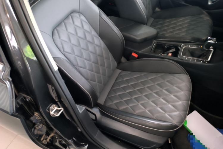 Used Volkswagen Sagitar 2025 300TSI DSG Excellence Edition Right Front Seat