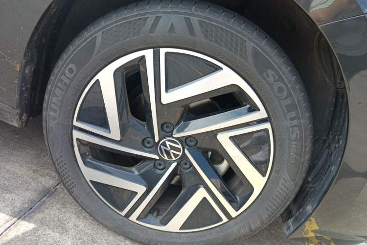 Used Volkswagen Sagitar 2025 300TSI DSG Excellence Edition Right Front Wheel Hub