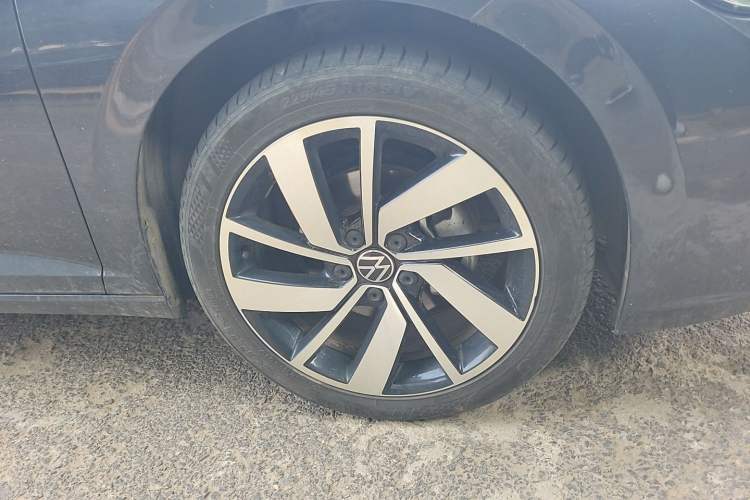 Used Volkswagen Sagitar 2025 300TSI DSG Excellence Edition Right Front Wheel Hub