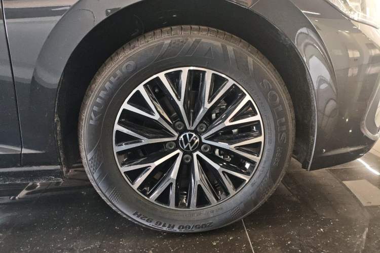 Used Volkswagen Sagitar 2025 Facelift 200TSI DSG Flyover Edition Right Front Wheel Hub