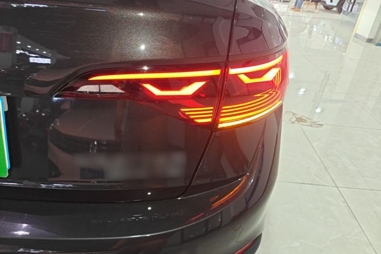 Used Volkswagen Sagitar 2025 Revised Version 2 300TSI DSG Excellence Edition Right Rear Taillight