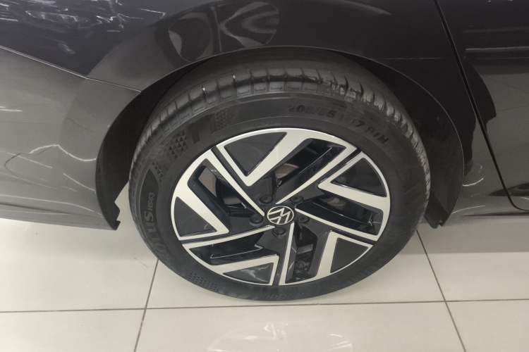 Used Volkswagen Sagitar 2025 300TSI DSG Excellence Edition Right Rear Wheel Hub