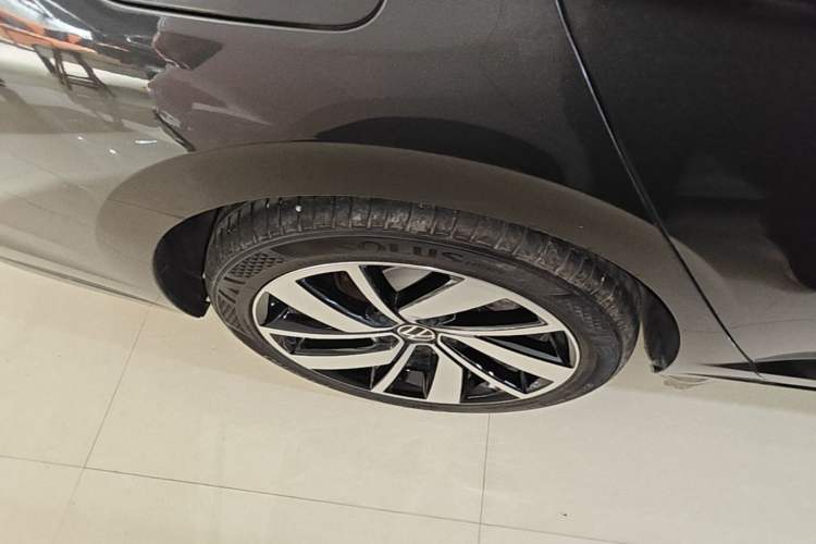 Used Volkswagen Sagitar 2025 Revised Version 2 300TSI DSG Excellence Edition Right Rear Wheel Hub