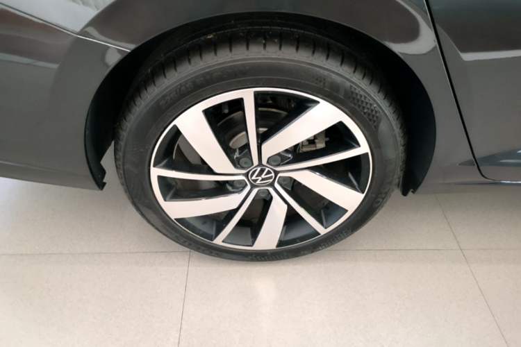 Used Volkswagen Sagitar 2025 300TSI DSG Excellence Edition Right Rear Wheel Hub