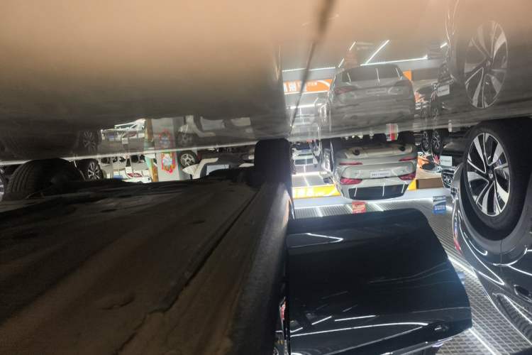 Used Volkswagen Sagitar 2025 300TSI DSG Excellence Edition Right Side Sill