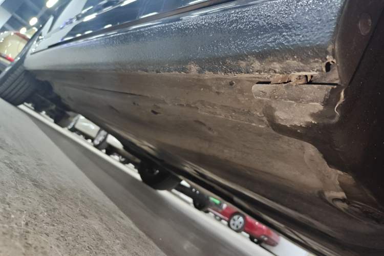 Used Volkswagen Sagitar 2025 300TSI DSG Excellence Edition Right Side Sill