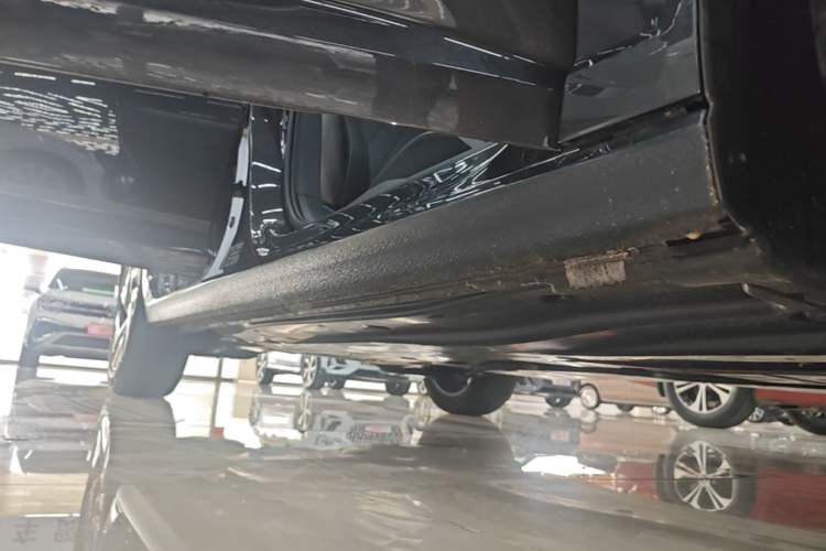 Used Volkswagen Sagitar 2025 300TSI DSG Excellence Edition Right Side Sill