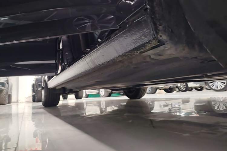 Used Volkswagen Sagitar 2025 300TSI DSG Excellence Edition Right Side Sill
