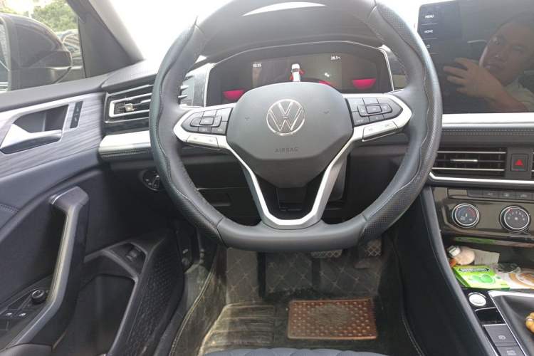 Used Volkswagen Sagitar 2025 300TSI DSG Excellence Edition Steering Wheel